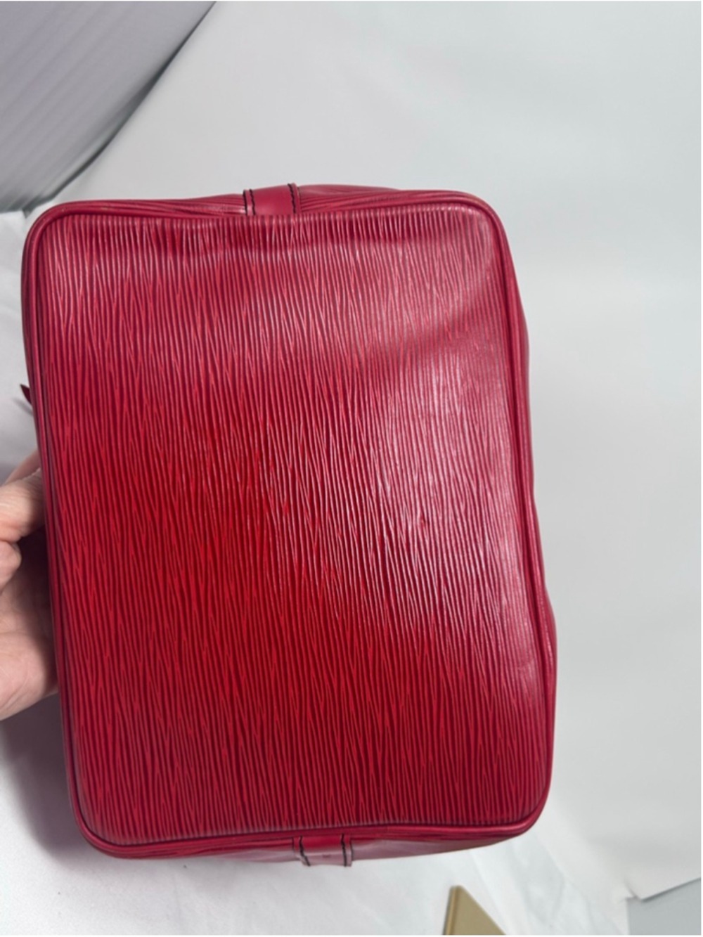 Louis Vuitton Epi Leather Noe Red Drawstring Shoulder Bag Black Interior - Picture 13 of 16